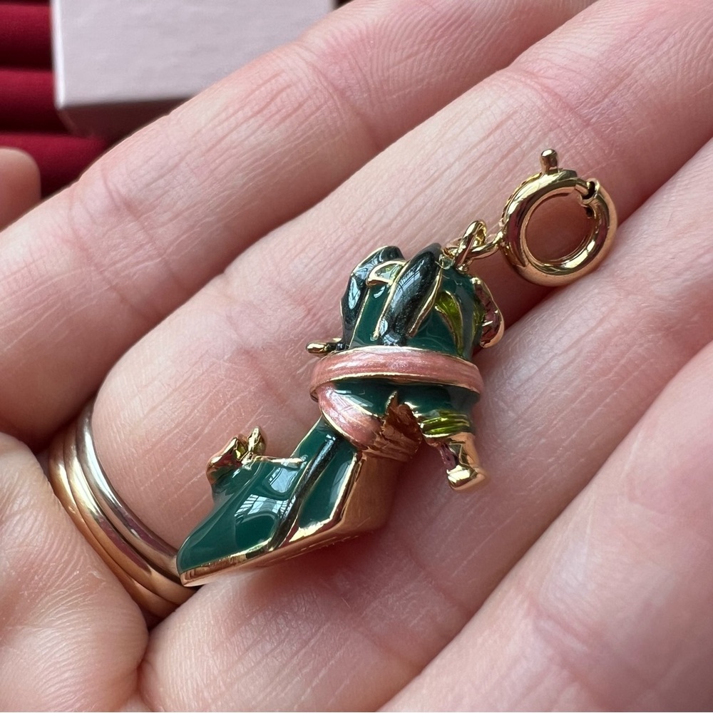 Kenneth Jay Lane Green Enamel High Heel Shoe Charm with Gold Accents - Picture 5 of 7